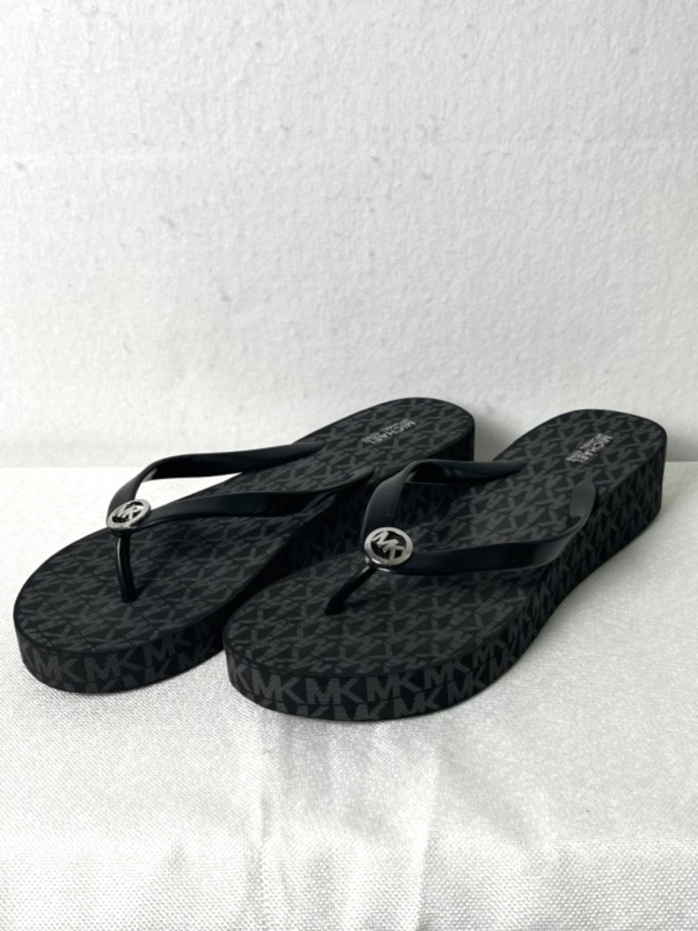 Michael Kors Bedford Glam Black Platform MK Logo Flip Flop Women's Size 10